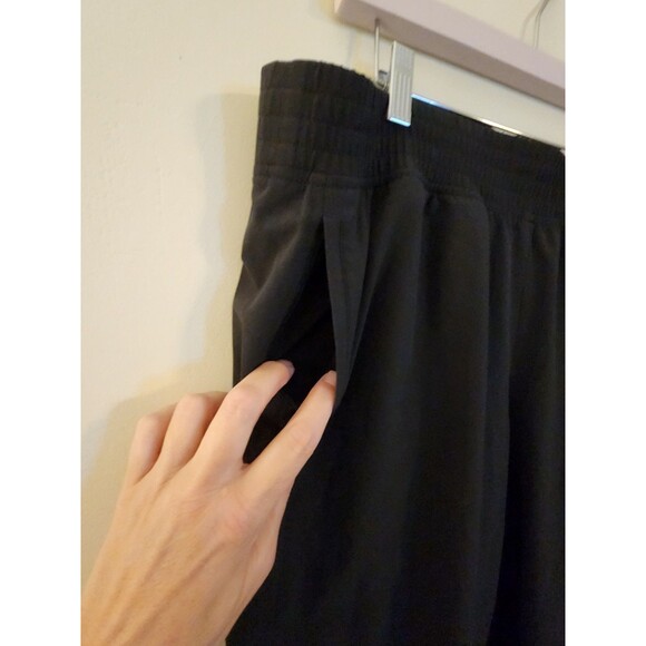 Zenergy Chico's Size 2(12) Nylon/Spandex Ruched Cropped Pants W/ZIP Pockets‎ - Picture 3 of 9